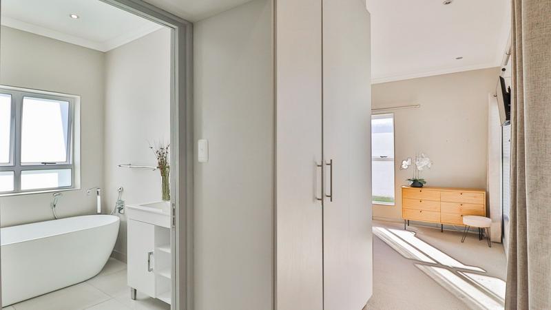 4 Bedroom Property for Sale in Kingswood Golf Estate Western Cape
